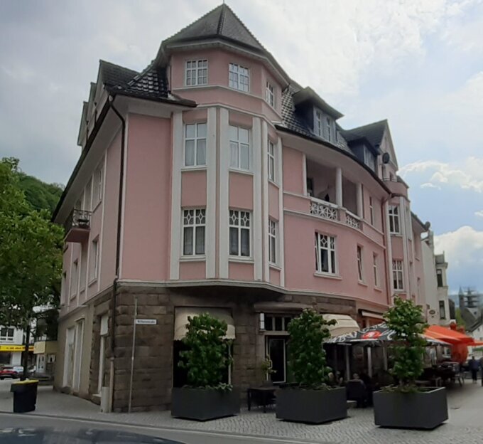 Wohn- und Geschäftshaus