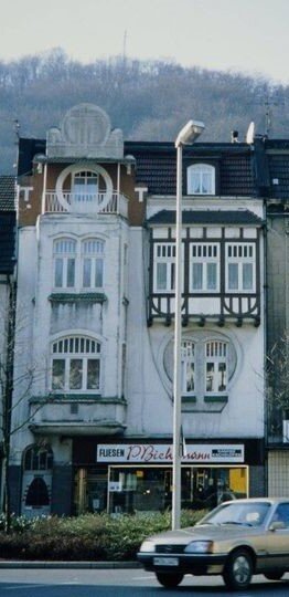 Wohn- und Geschäftshaus