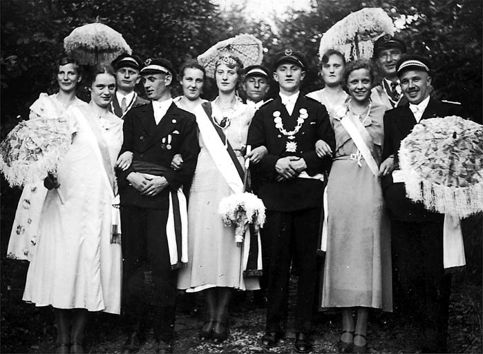 1933